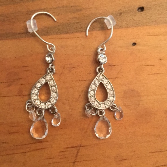 Monet Jewelry - Monet dangle earrings